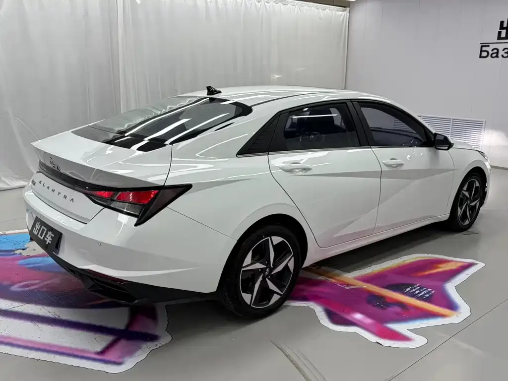 Hyundai Elantra — фото 4