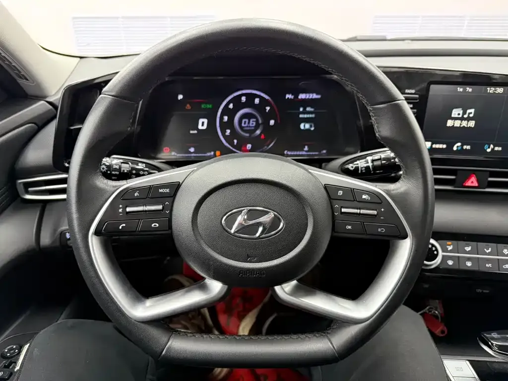 Hyundai Elantra — фото 7