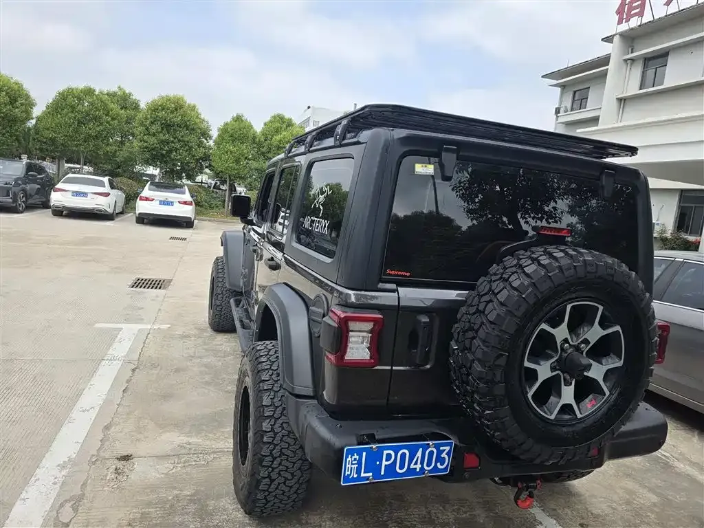 Jeep Wrangler — фото 6