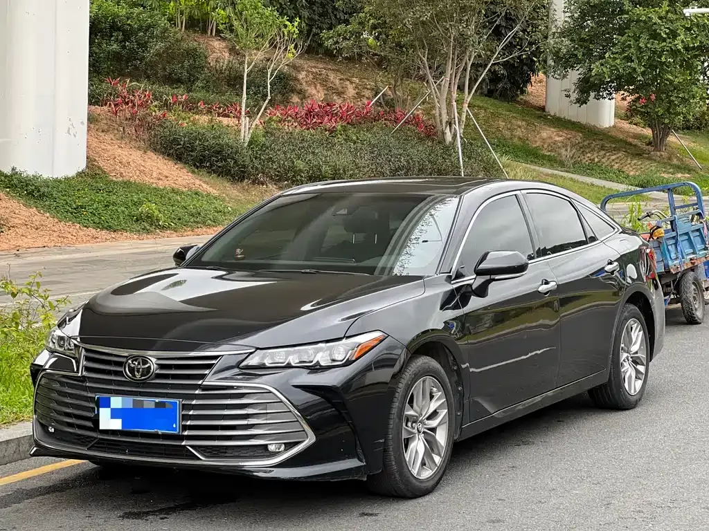 Toyota Avalon — фото 1
