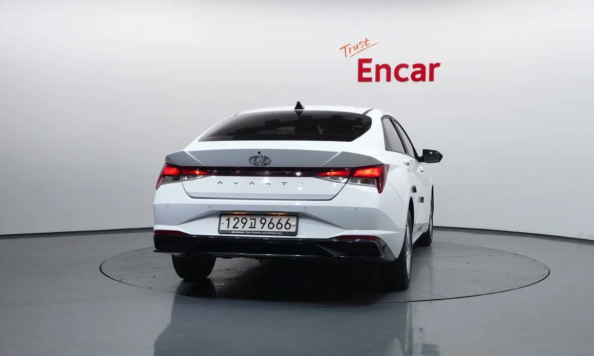 Hyundai AVANTE 2021 из KR, фото 2
