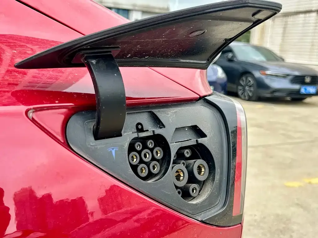 Tesla Model 3 — фото 4