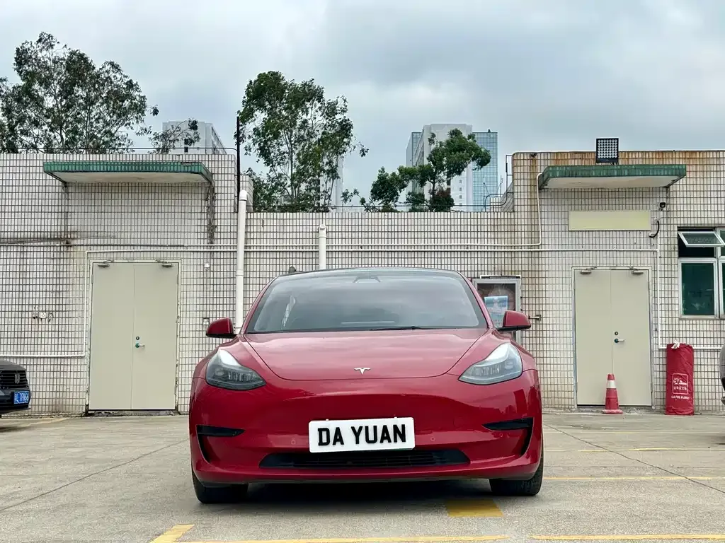 Tesla Model 3 — фото 8