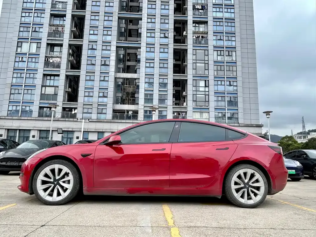 Tesla Model 3 — фото 6