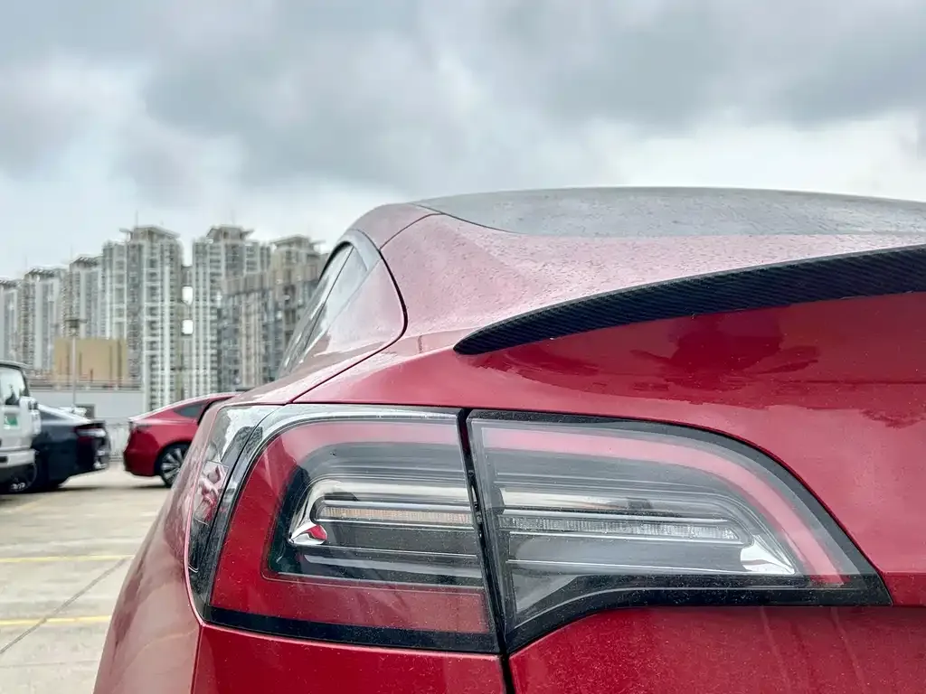 Tesla Model 3 — фото 2