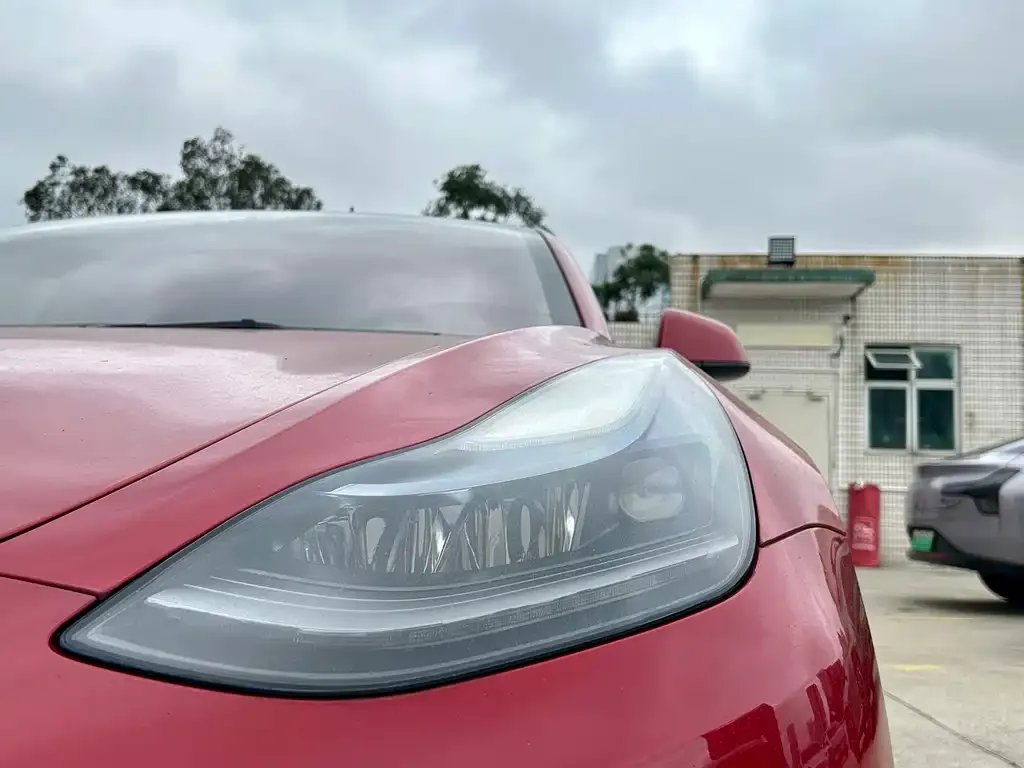 Tesla Model 3 — фото 3