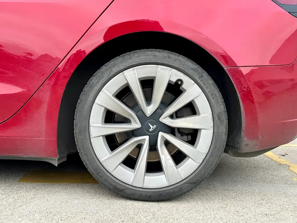 Tesla Model 3 — фото 10