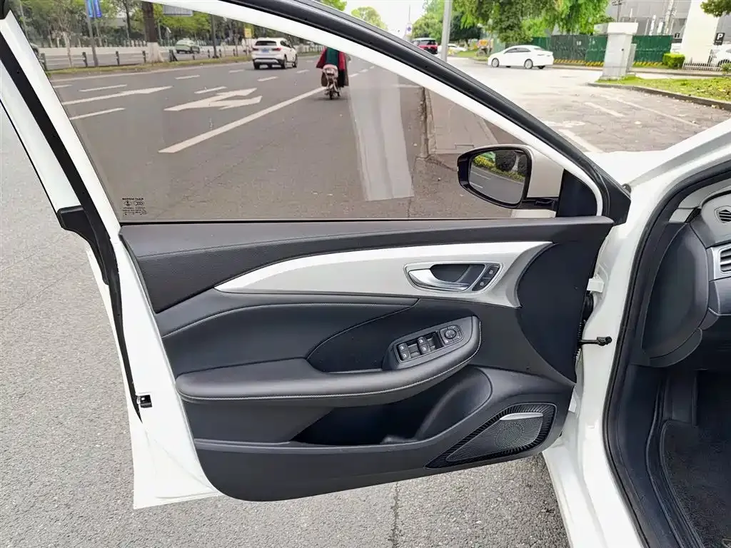 Roewe Feifan ER6 2021 из CN, фото 3