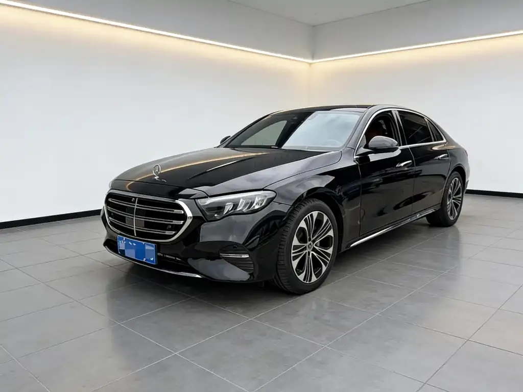 Mercedes-Benz E-Class — фото 1