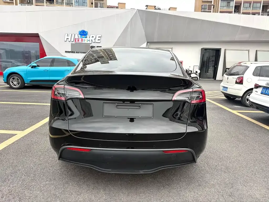 Tesla Model Y — фото 9