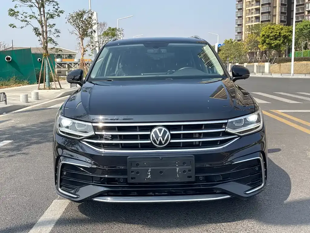 Volkswagen Tiguan L — фото 6