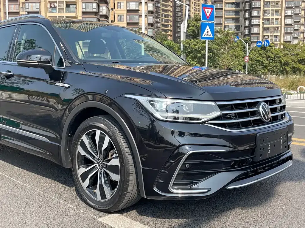 Volkswagen Tiguan L — фото 7