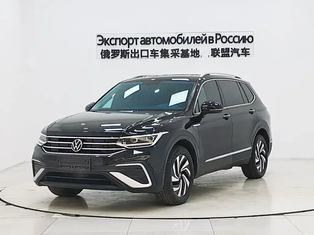 Volkswagen Tiguan L — фото 1