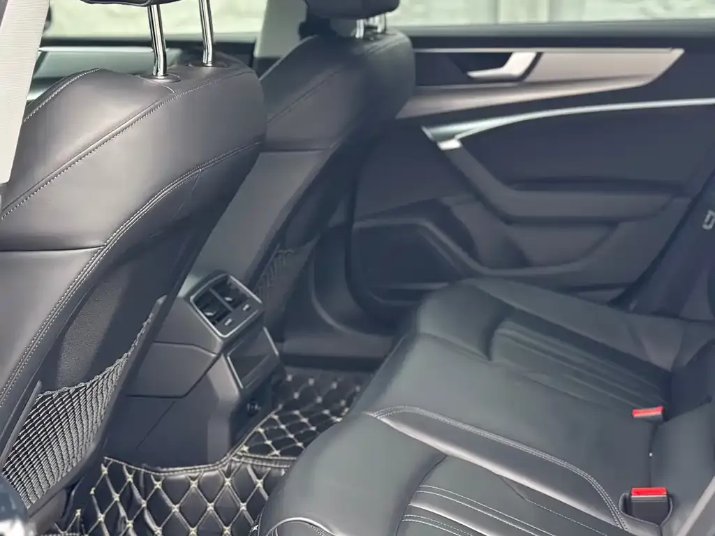 Audi A7 2021 из CN, фото 3