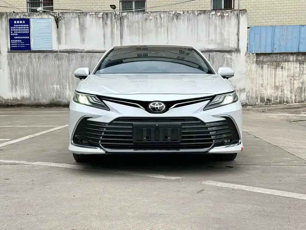 Toyota Camry — фото 3