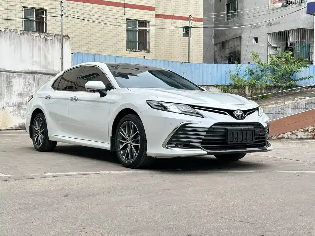 Toyota Camry — фото 8