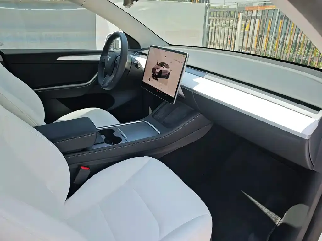 Tesla Model Y — фото 4