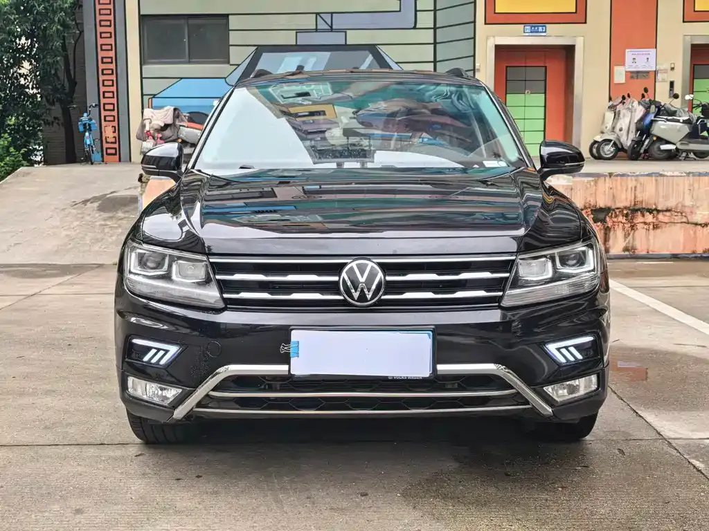 Volkswagen Tiguan L — фото 2