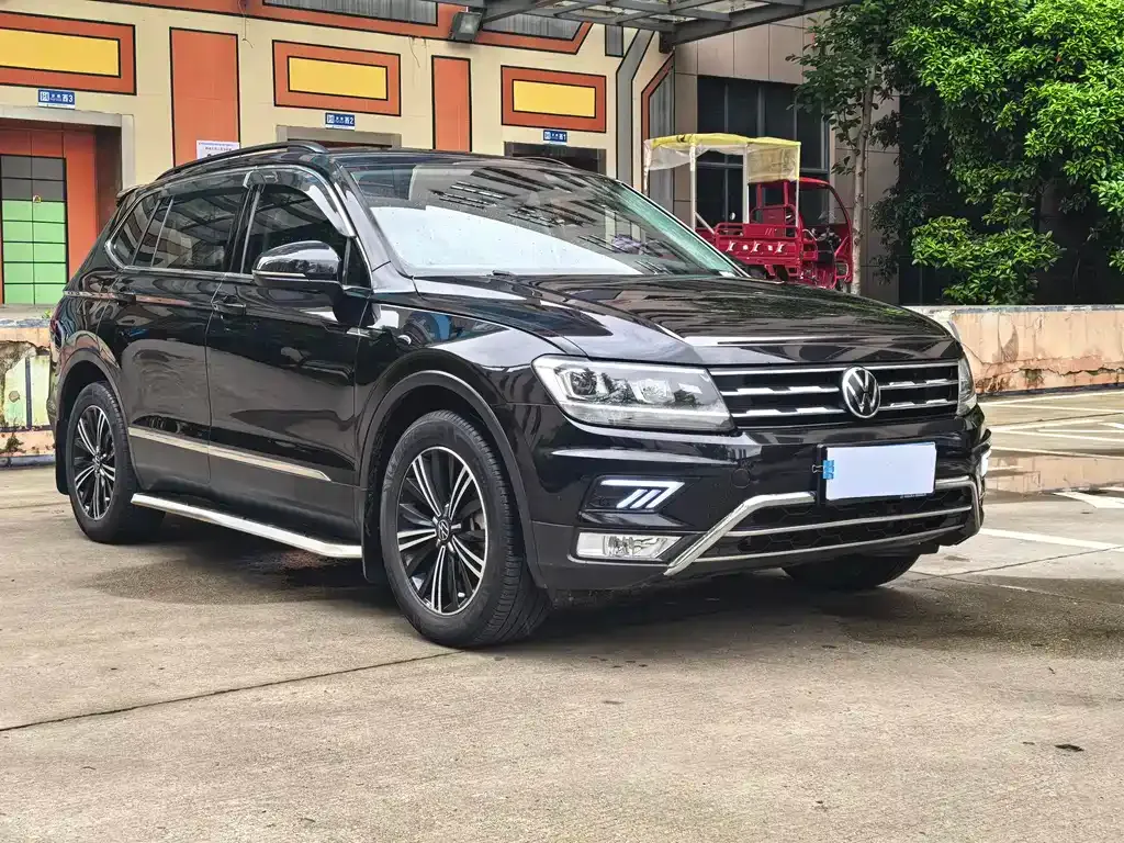 Volkswagen Tiguan L — фото 5