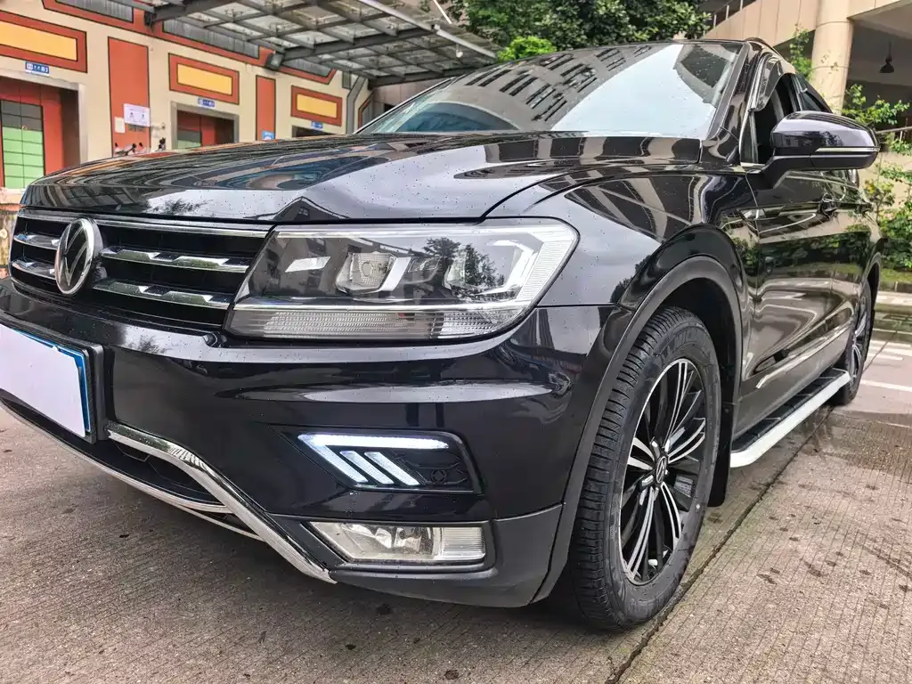 Volkswagen Tiguan L — фото 10