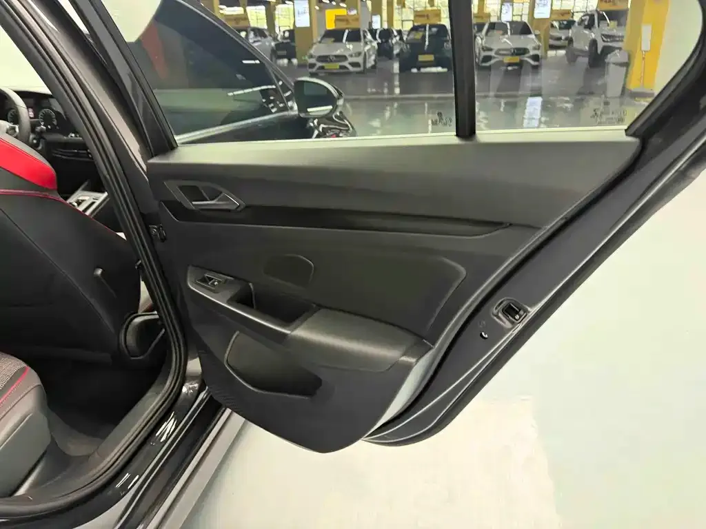 Volkswagen Golf GTI — фото 6