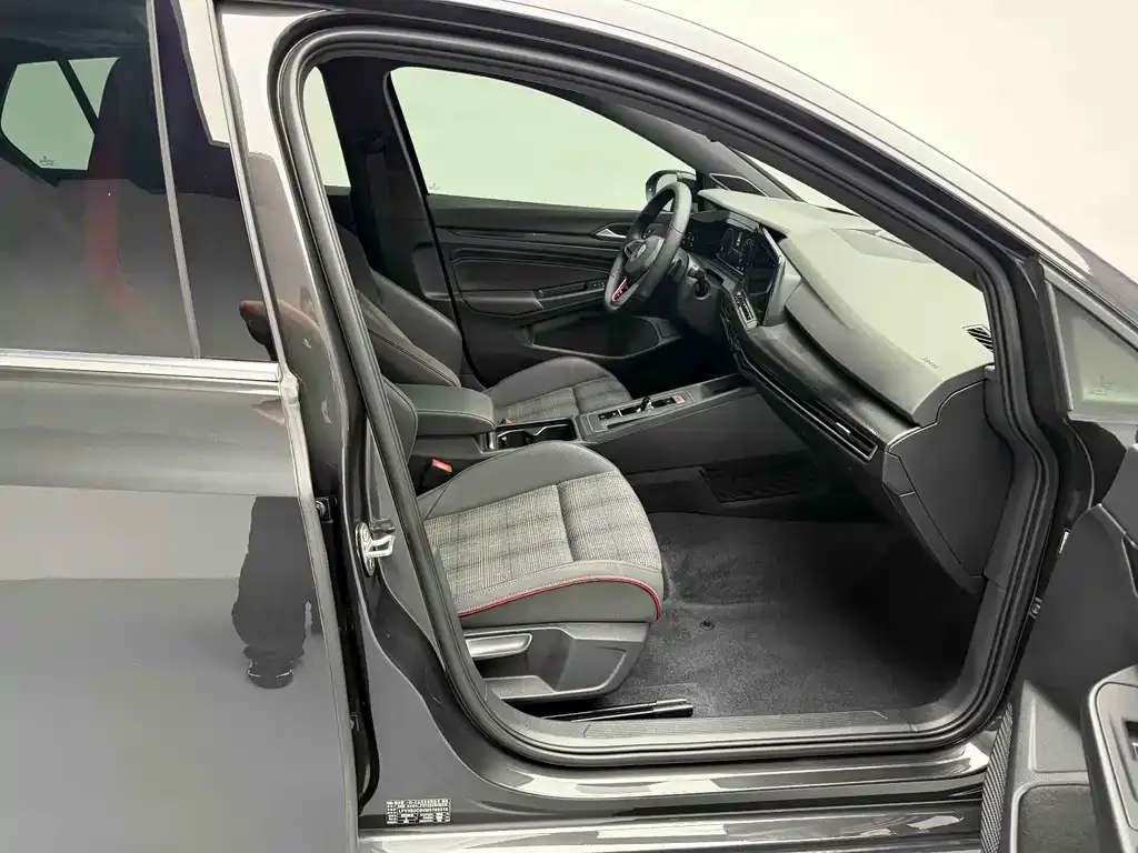 Volkswagen Golf GTI — фото 5