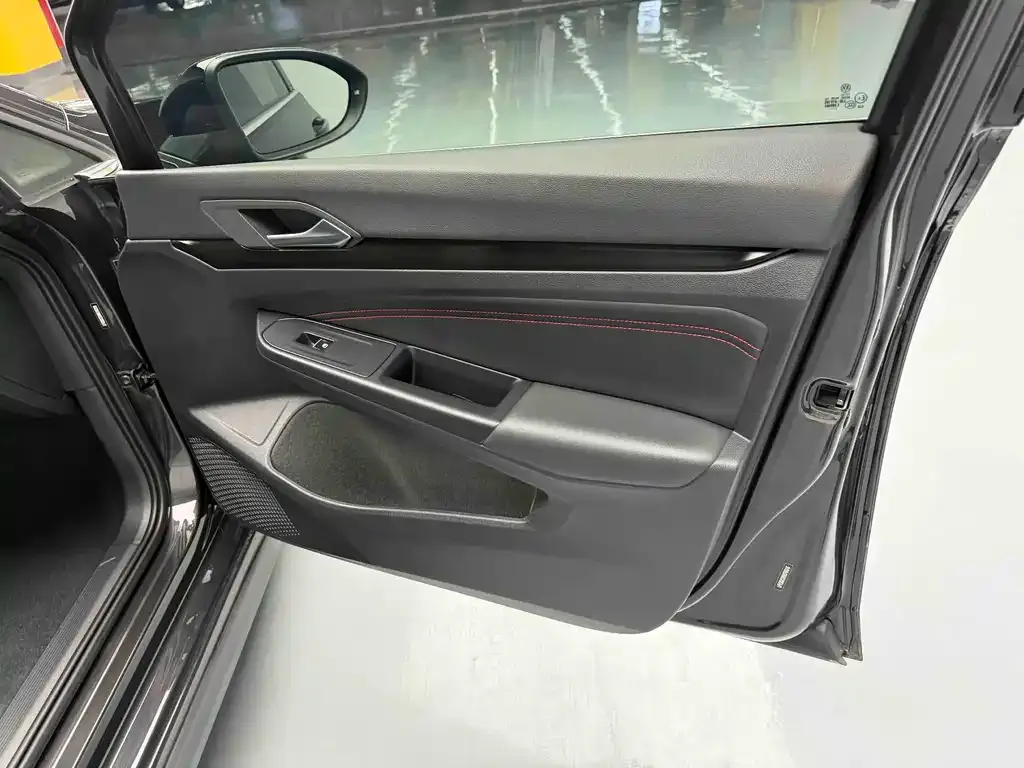 Volkswagen Golf GTI — фото 8