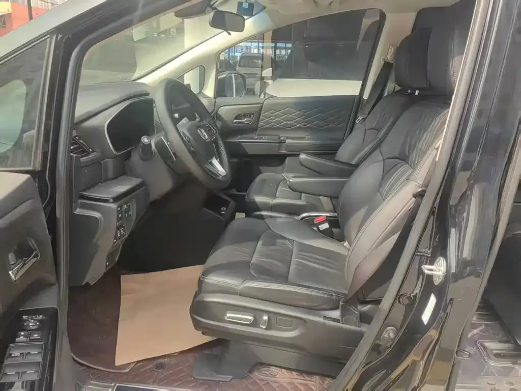 Honda Elysion 2023 из CN, фото 9