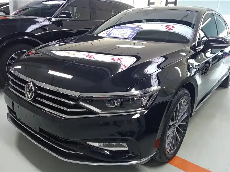 Volkswagen Passat — фото 1