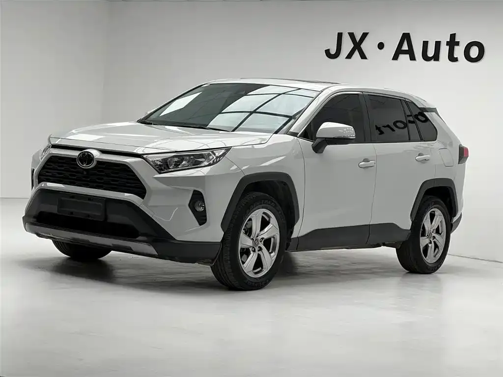 Toyota RAV4 — фото 1