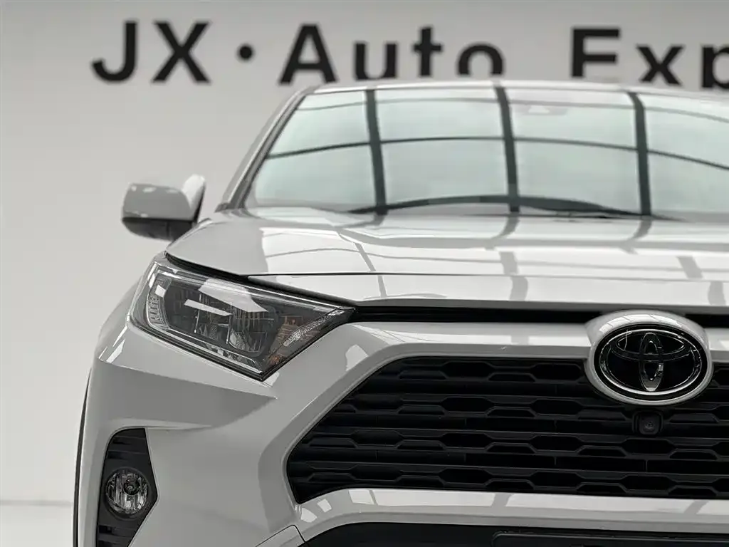 Toyota RAV4 — фото 4