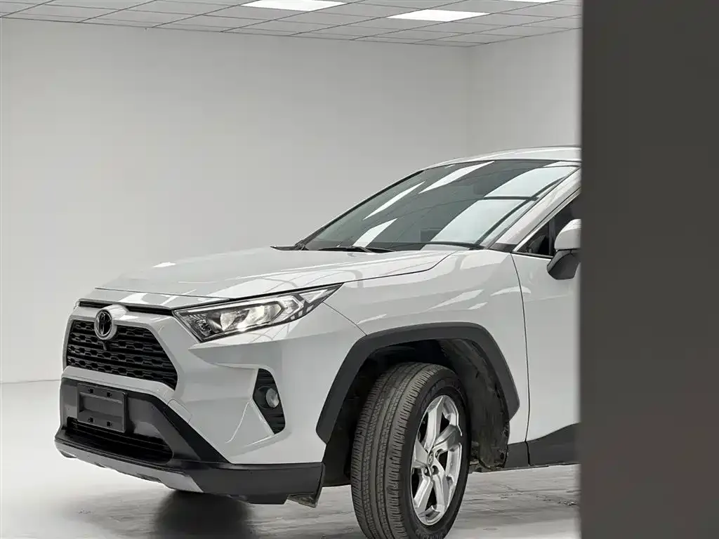 Toyota RAV4 — фото 3