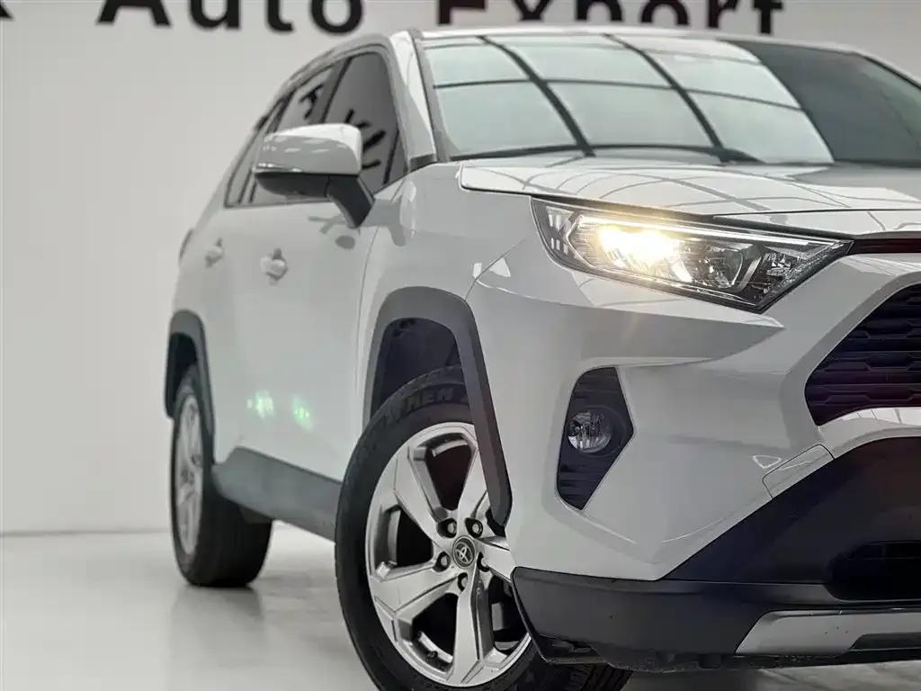 Toyota RAV4 — фото 6