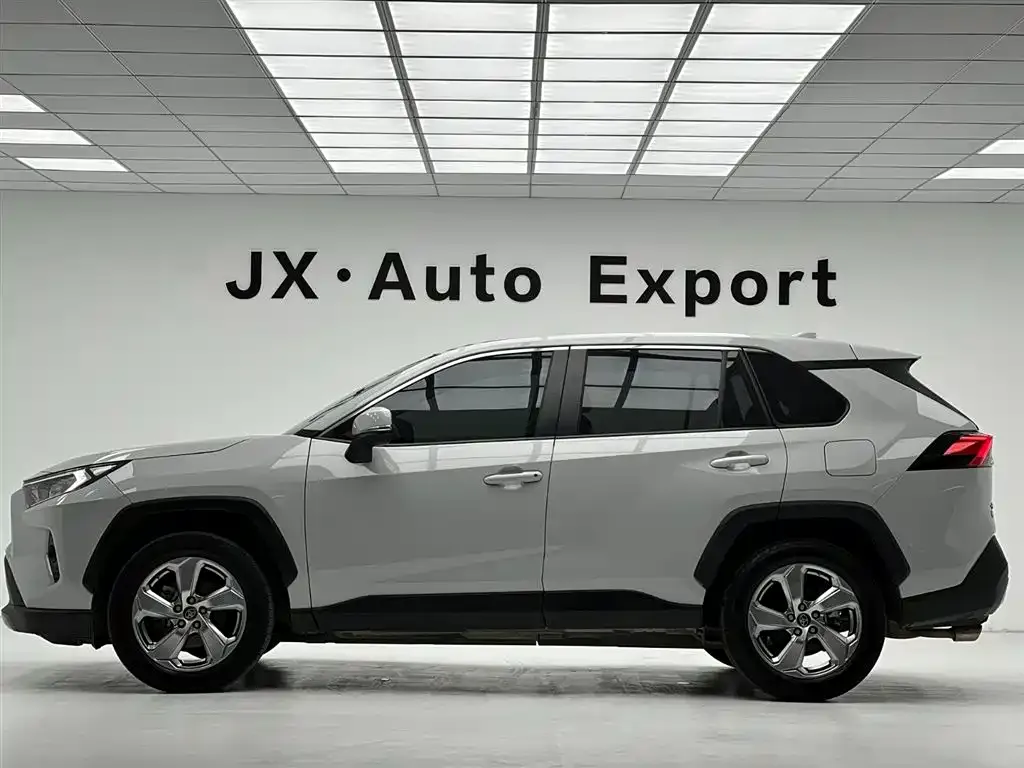 Toyota RAV4 — фото 8