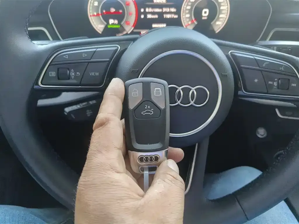Audi A4L 2025 из CN, фото 2