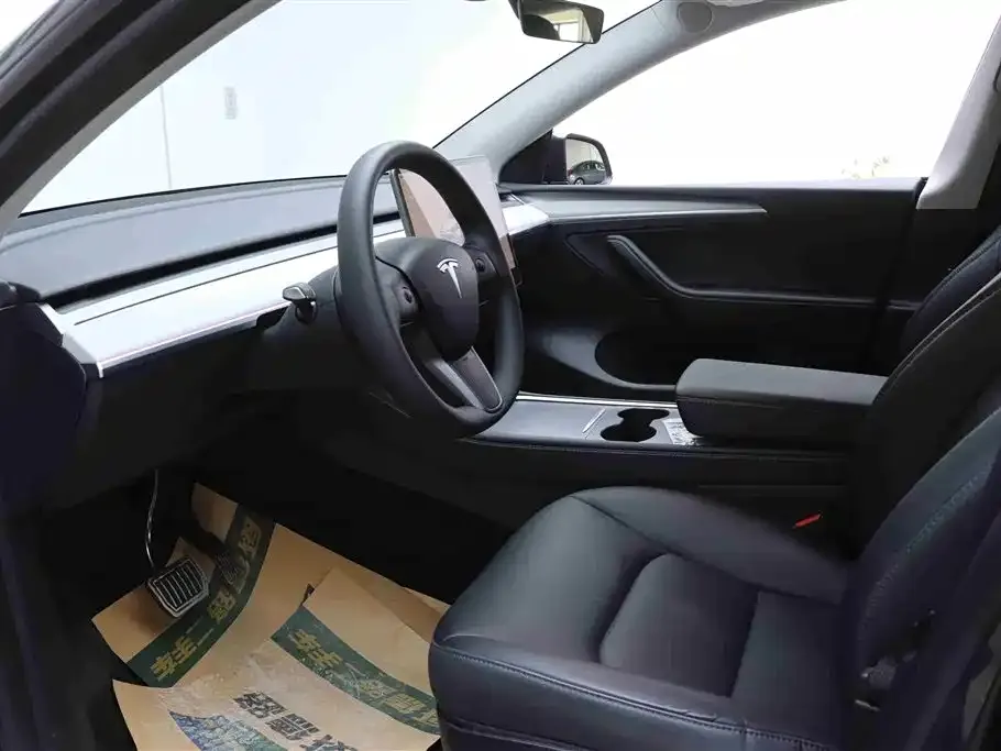 Tesla Model Y — фото 9