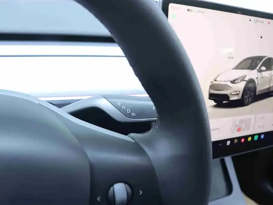 Tesla Model Y — фото 7