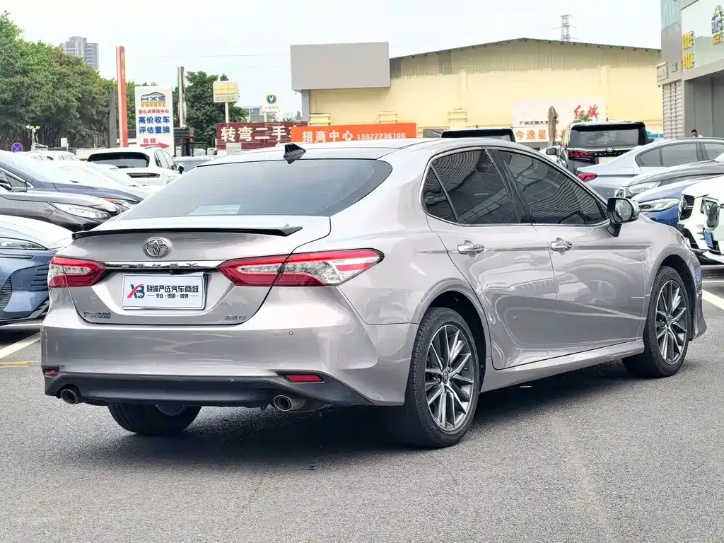 Toyota Camry — фото 9