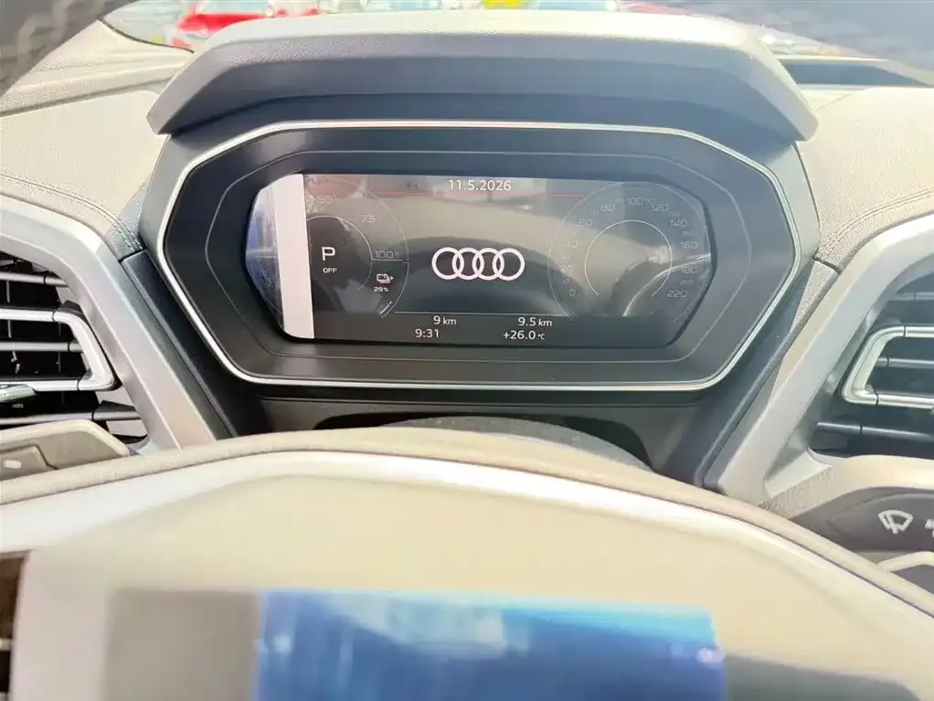Audi Q4 e-tron — фото 2
