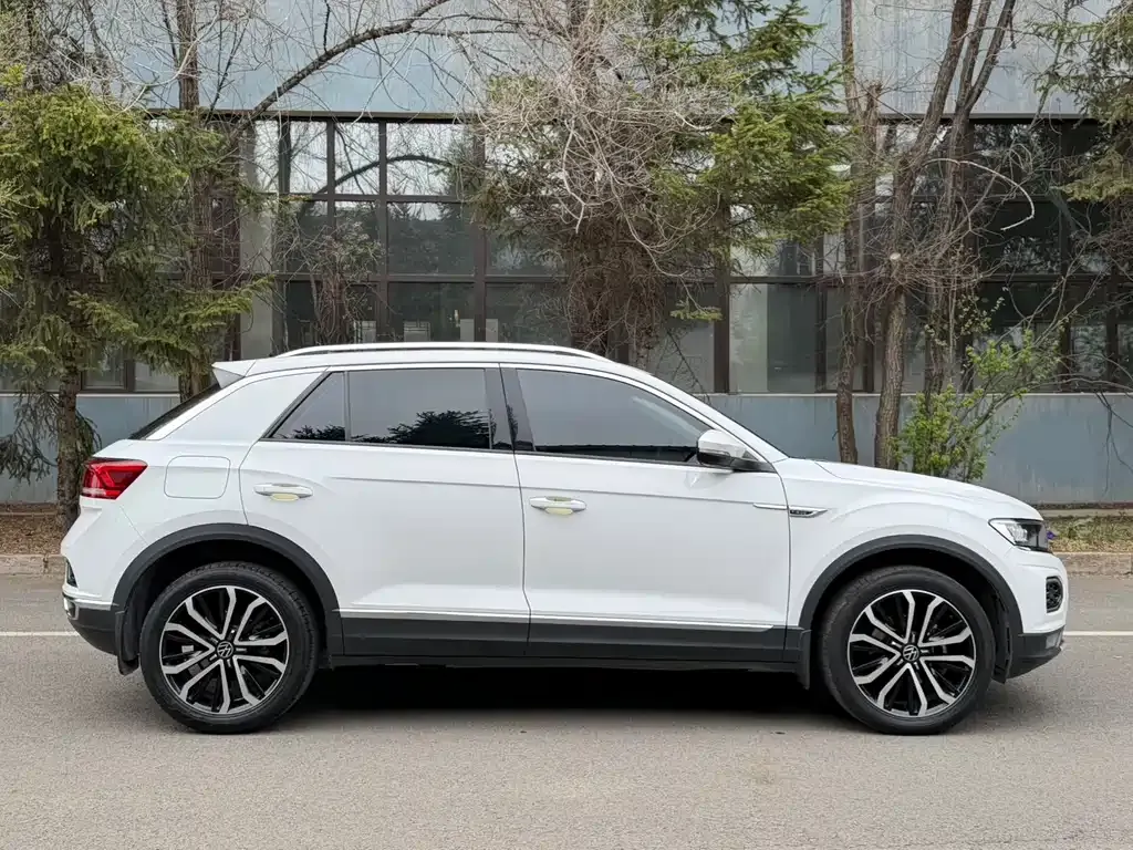 Volkswagen T-Roc — фото 6