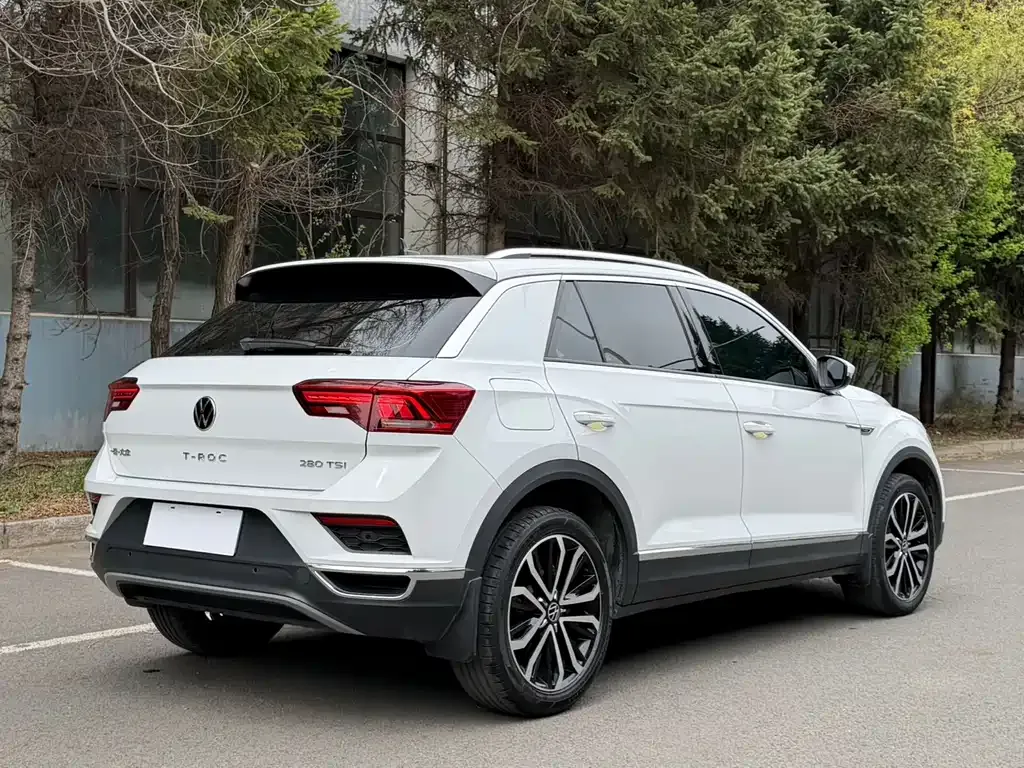 Volkswagen T-Roc — фото 9