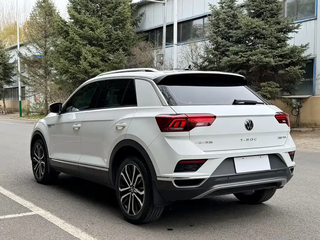 Volkswagen T-Roc — фото 10
