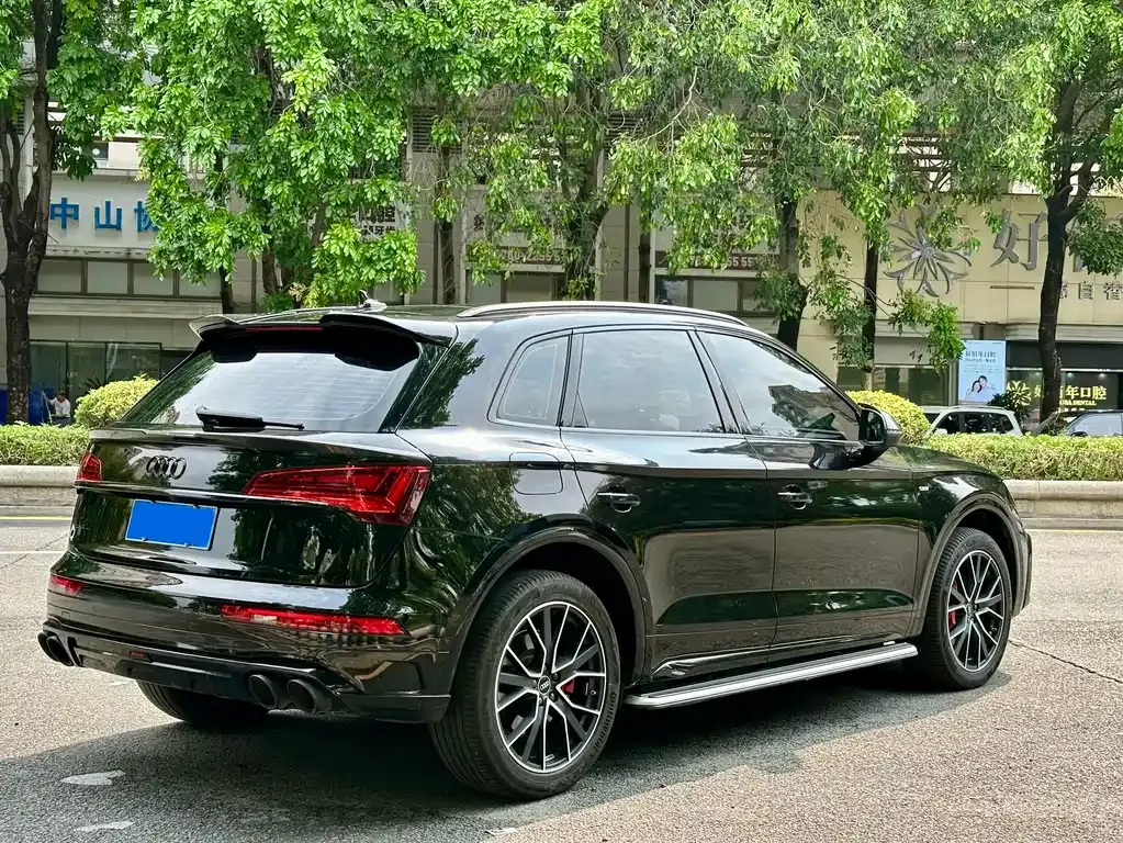 Audi Q5L — фото 8