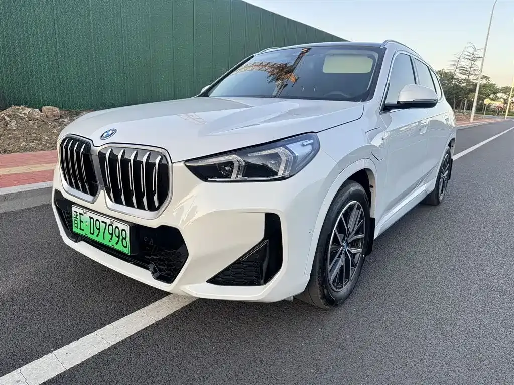 BMW iX1