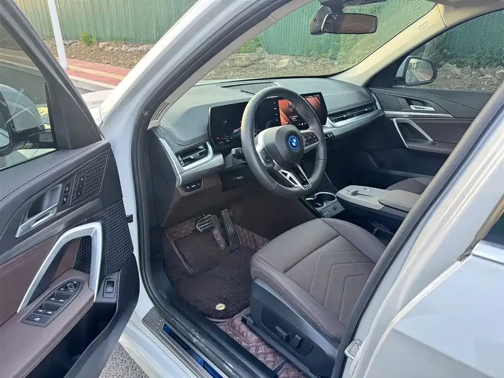 BMW iX1 2025 из CN, фото 4