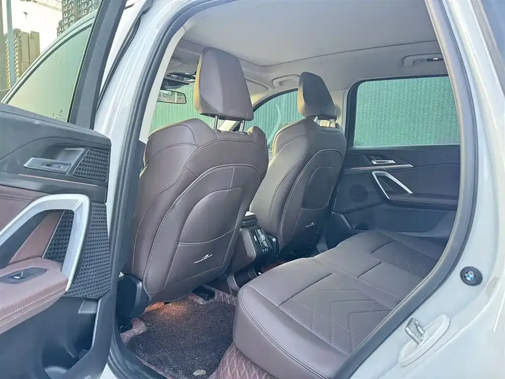BMW iX1 2025 из CN, фото 2