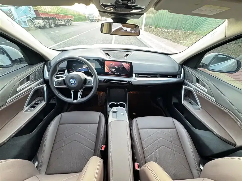BMW iX1 2025 из CN, фото 8