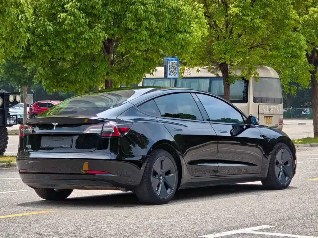 Tesla Model 3 — фото 7