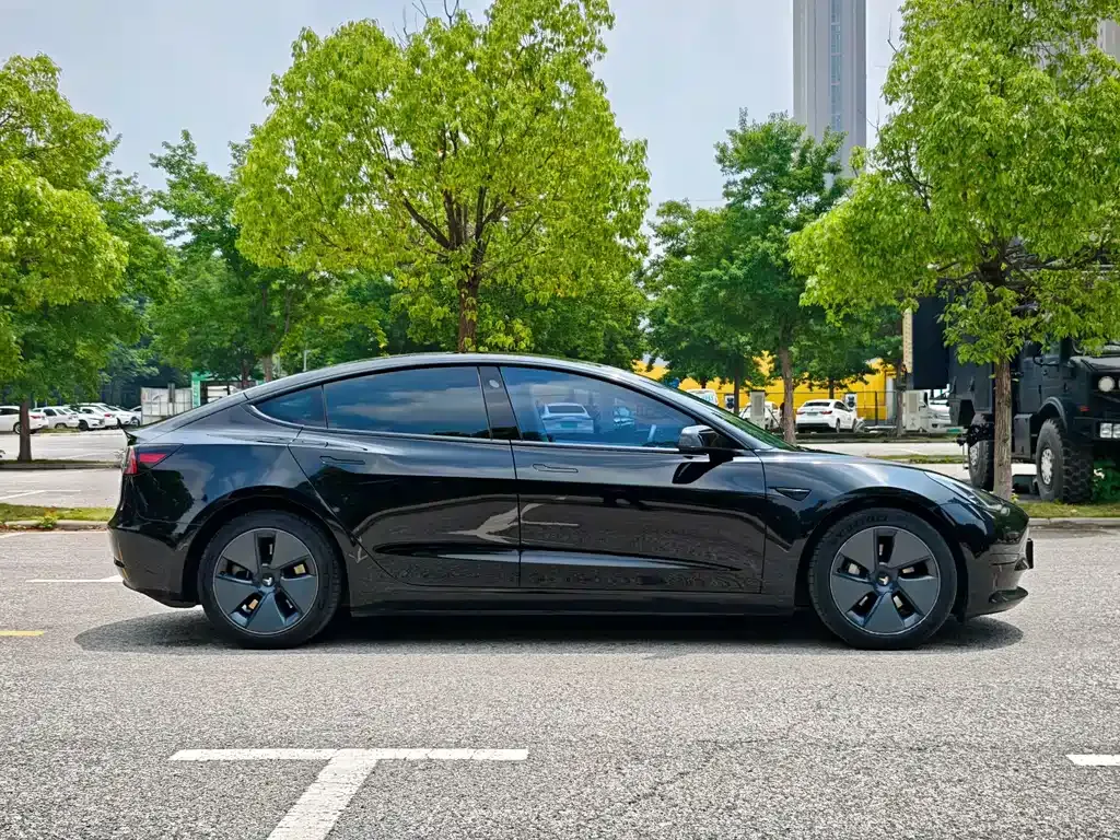 Tesla Model 3 — фото 4