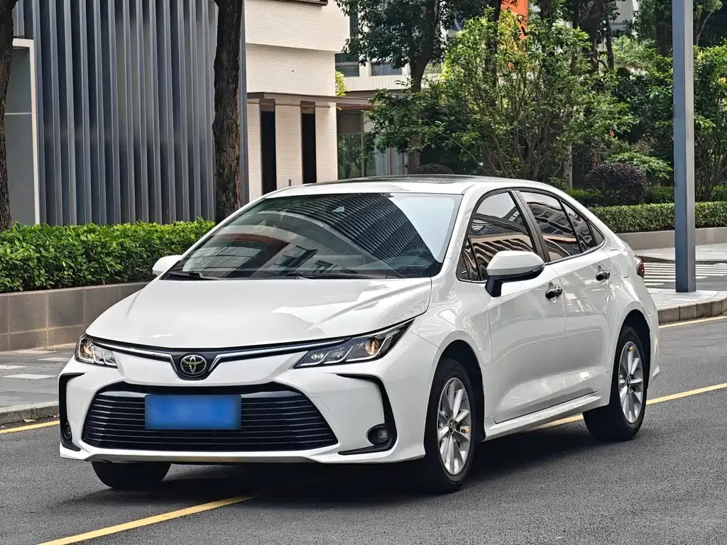 Toyota Corolla — фото 1